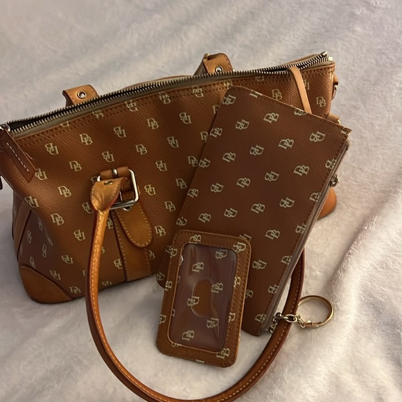 Dooney and Bournke Vintage handbag w/accessories - Picture 6 of 9